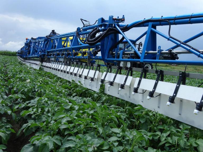 Wingsspayer trekt gewas open