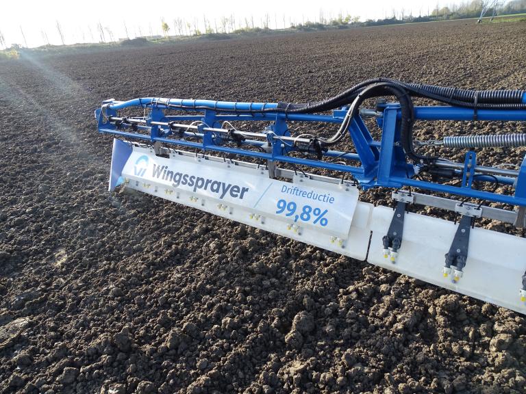 De Wingssprayer op de veldspuit