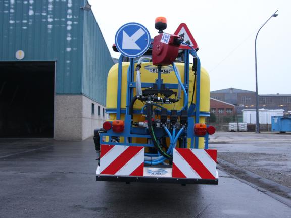 Delvano pekelspuit op de straat